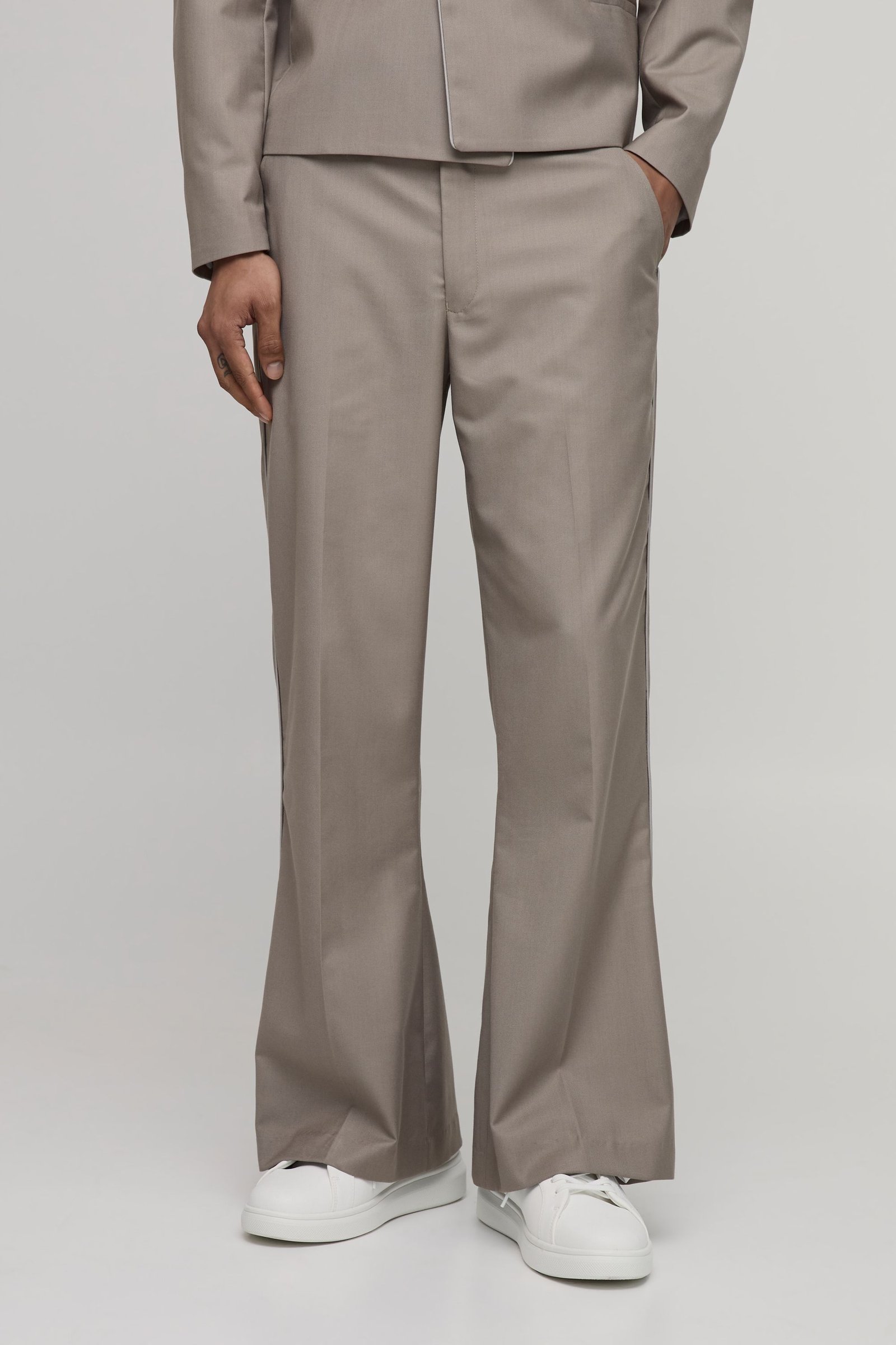 Pantalon De Costume Ajusté Évasé À Passepoil Contrastant