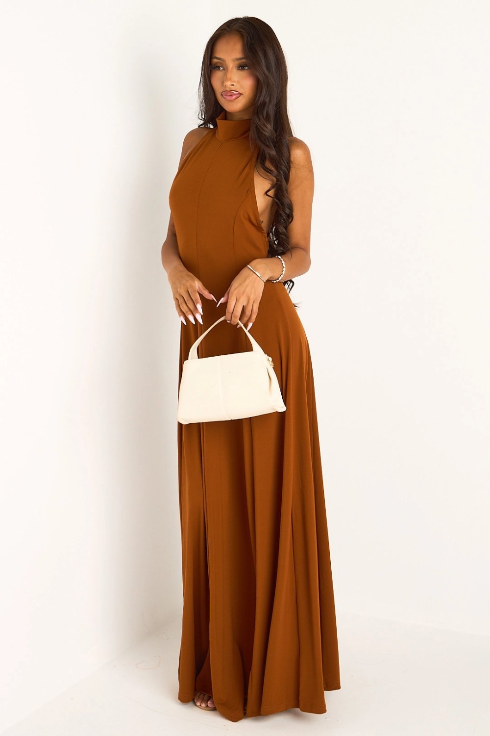 Robe twila dher 3aryan col montant 9ehwi fatah