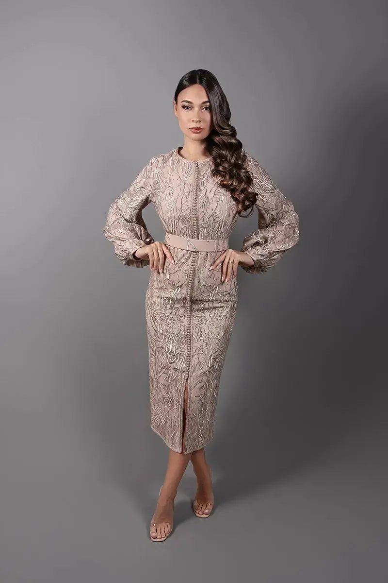 Caftan court droit à manches bouffantes nude