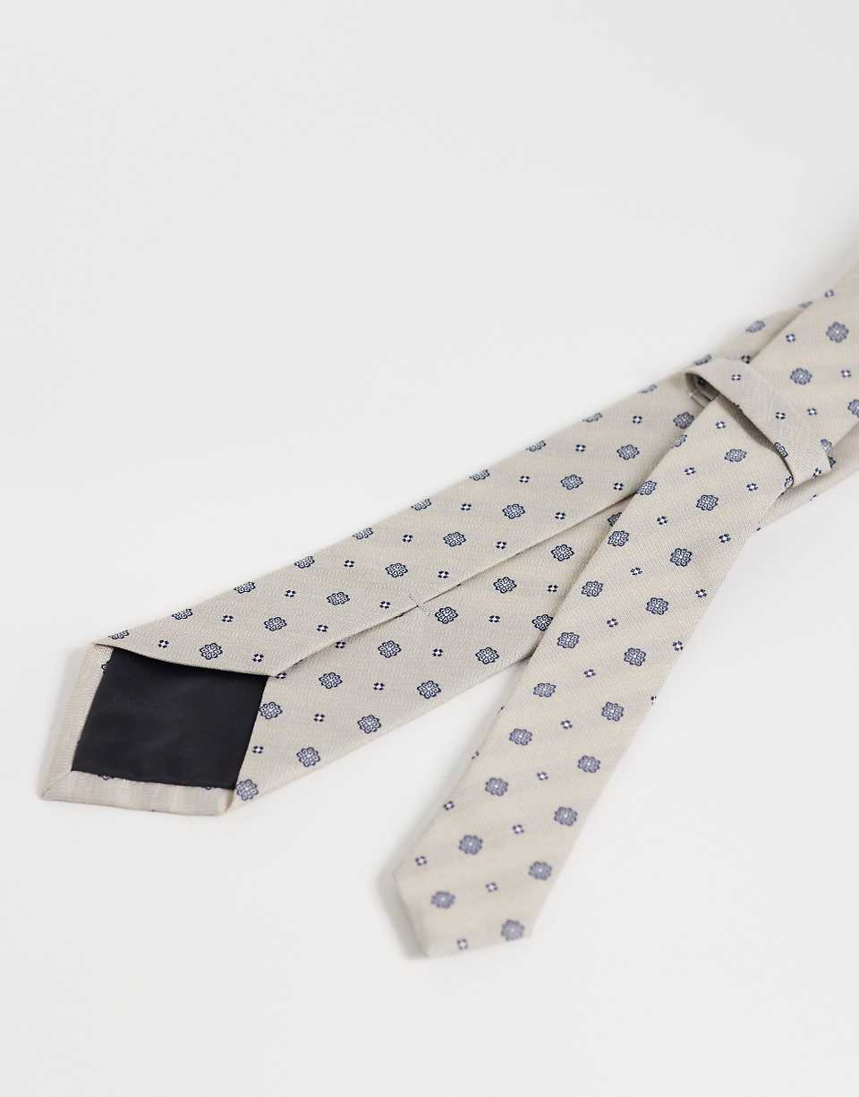 Cravate et pochette à motif géométrique fleuri