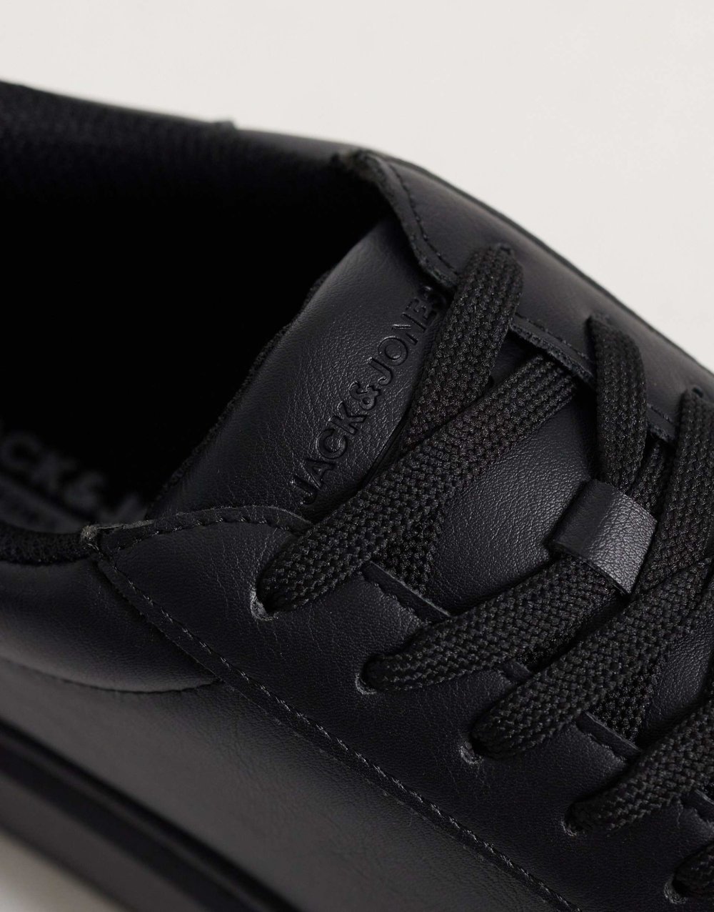 Baskets en similicuir noires