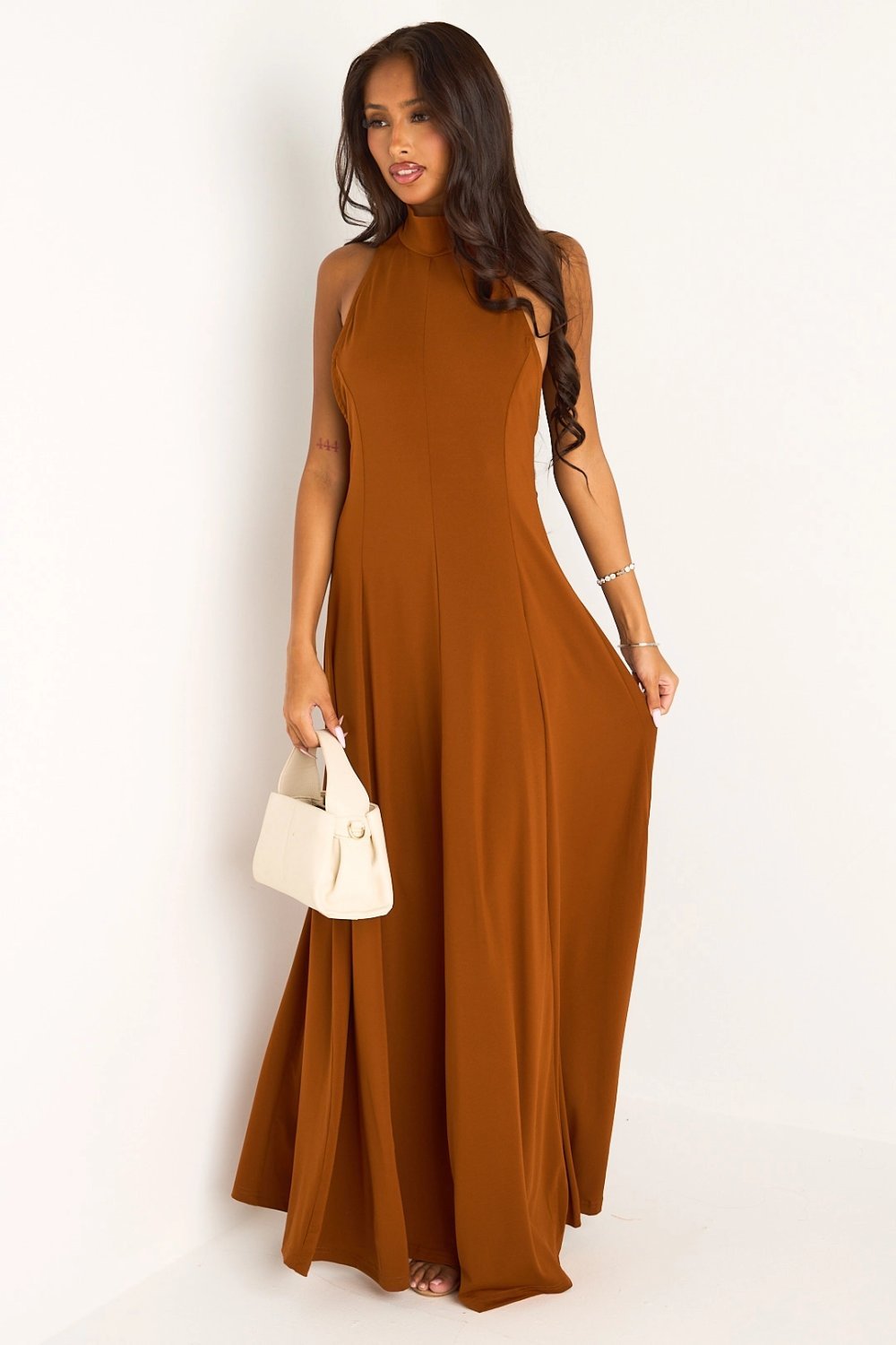 Robe twila dher 3aryan col montant 9ehwi fatah
