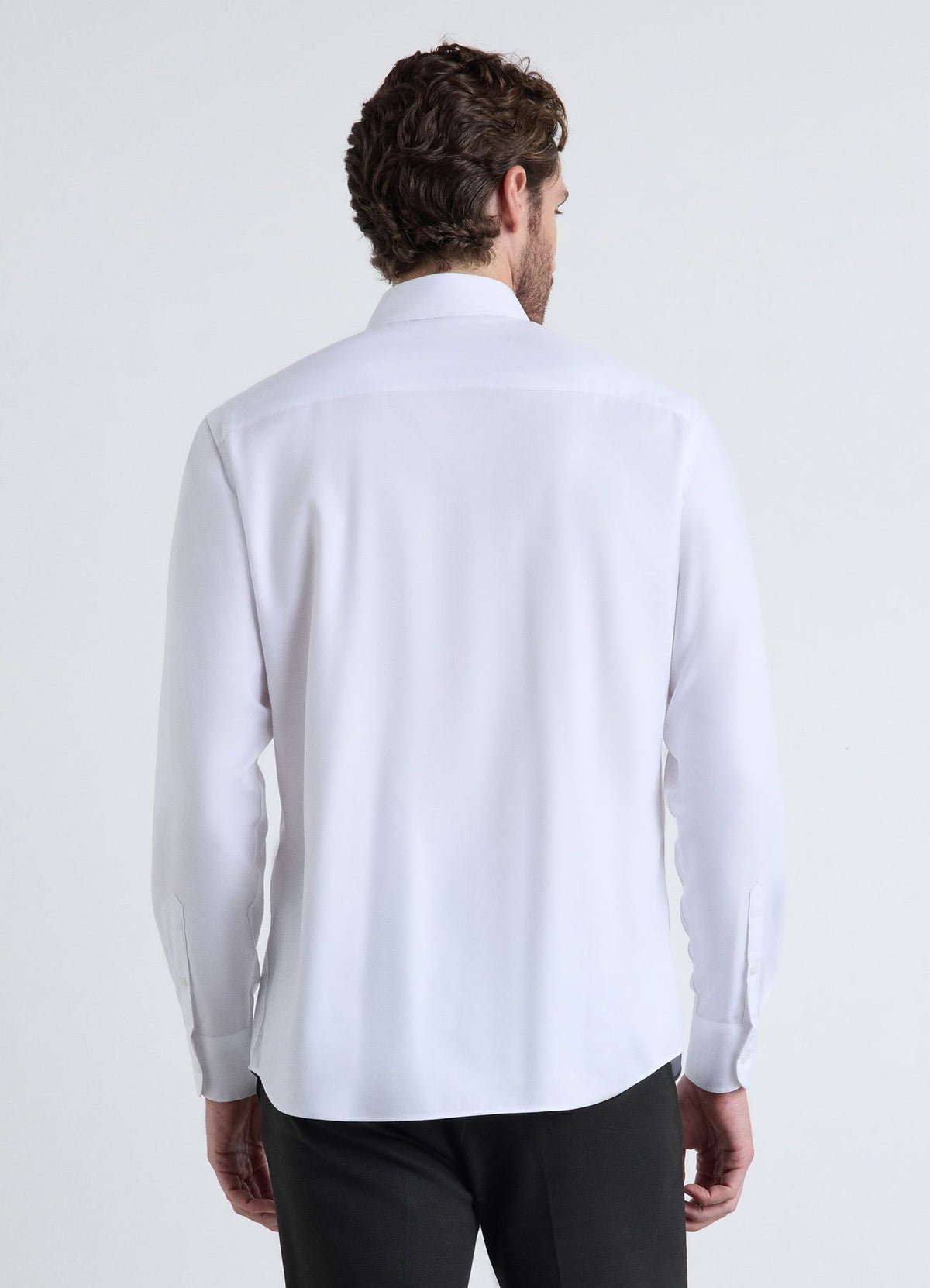 Plain shirt with curved hem
