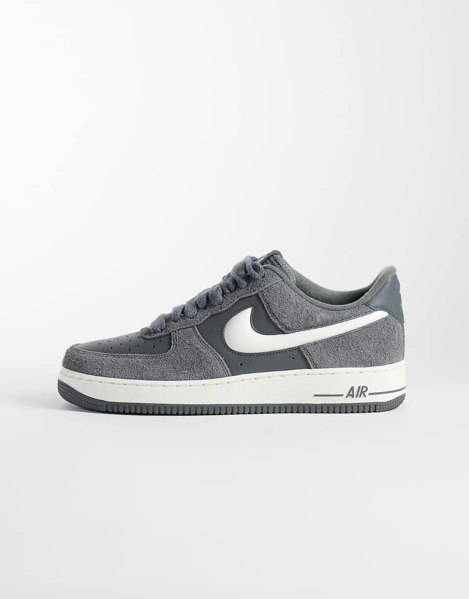 Air Force 1 '07 LV8 trainers in grey and white