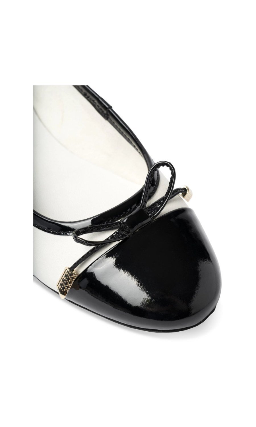 Ballerines blanches bout noir et breloque