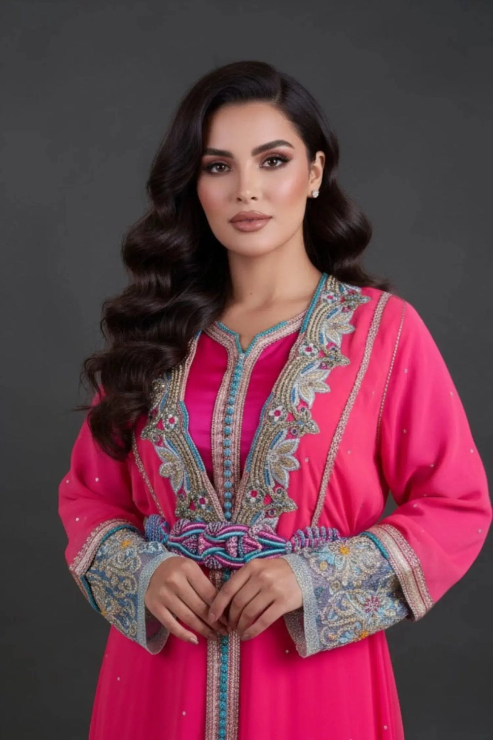 تكشيطة من الكريب والموسلين الفوشيا مع حزام