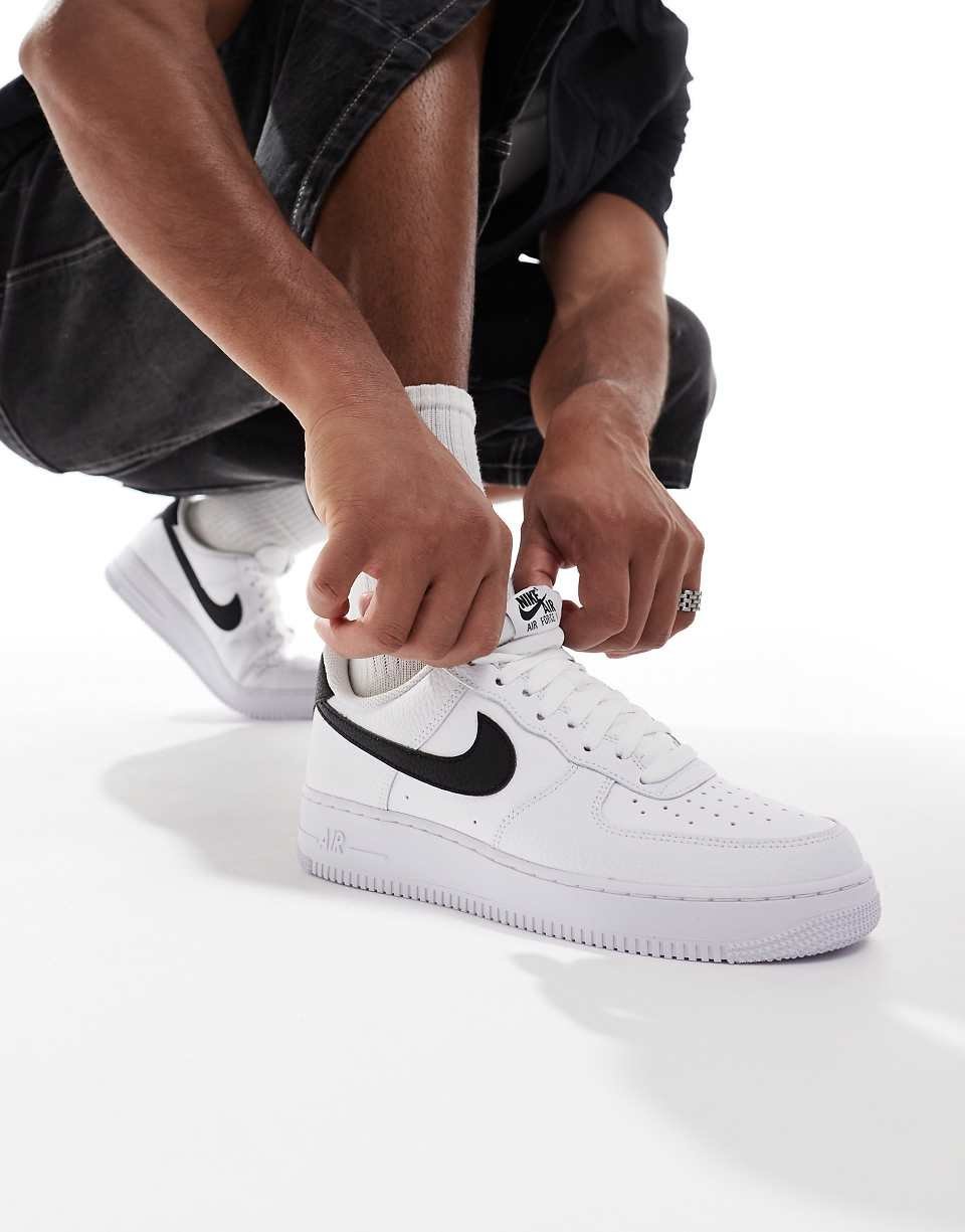 Air Force 1 '07 trainers in white and black
