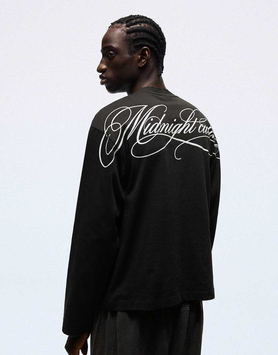 T-shirt imprimé à manches longues gris délavé