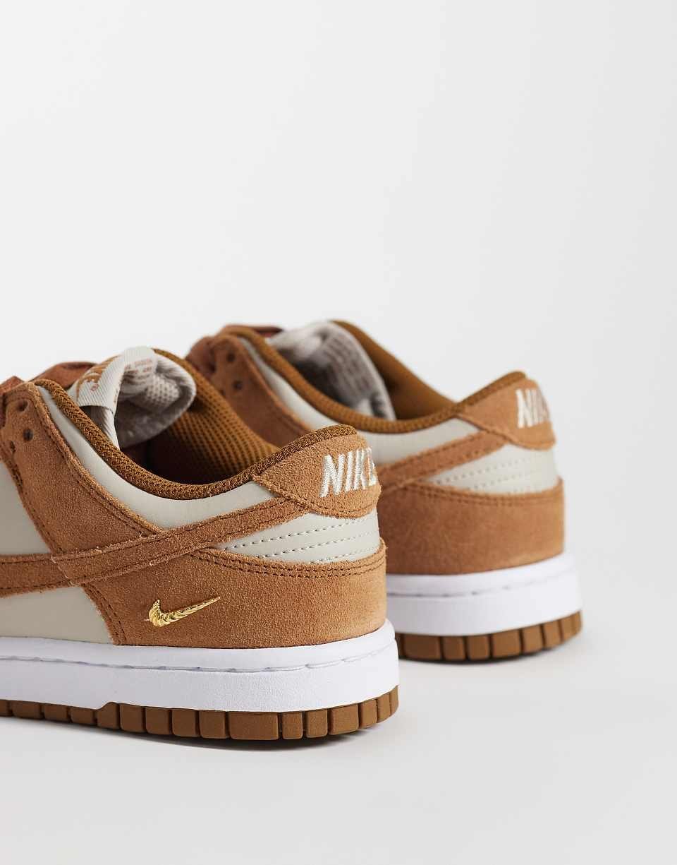 حذاء رياضي Dunk Low باللون البني