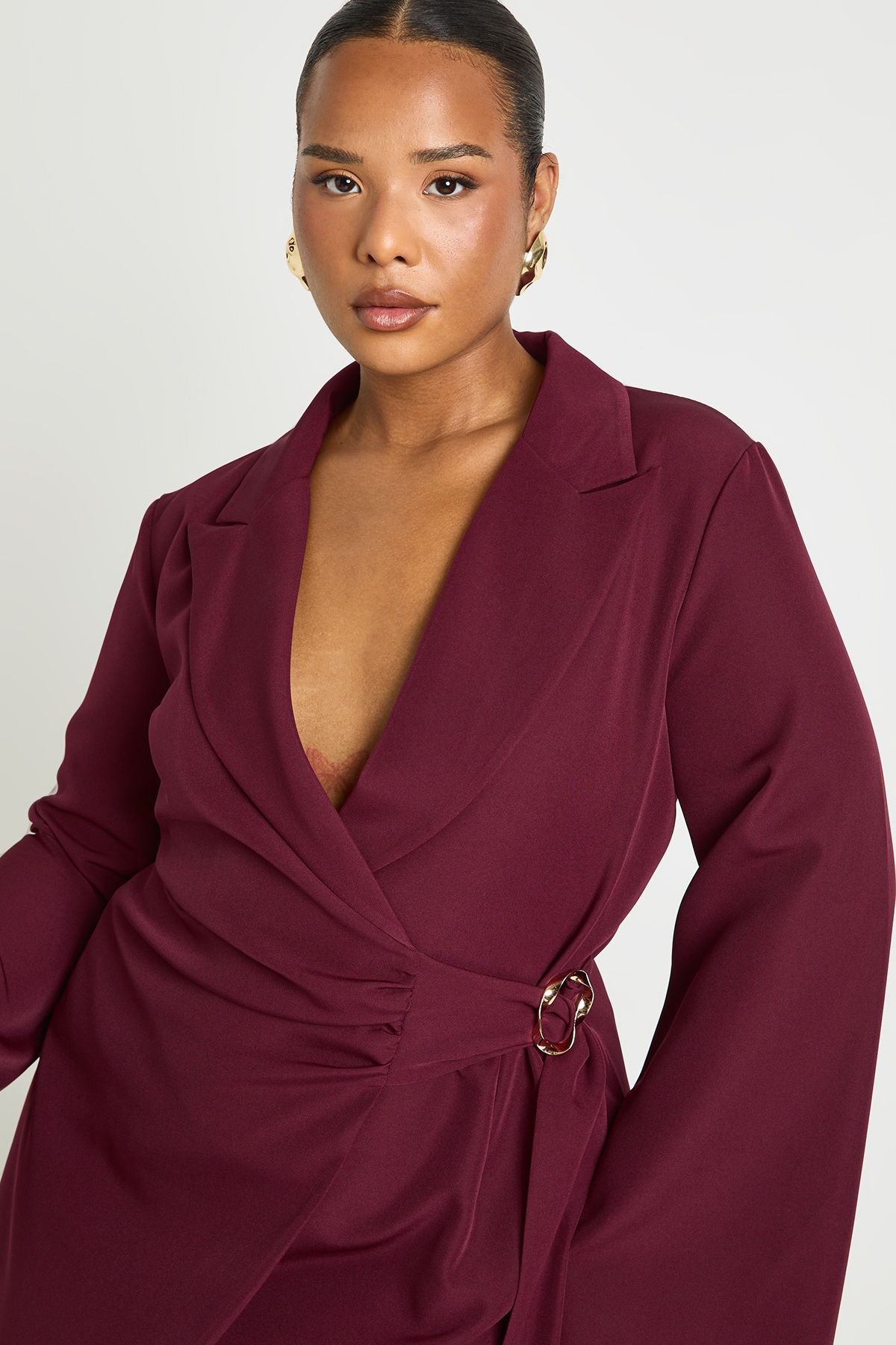 Robe blazer grande taille cintrée avec détails de boucle et ceinture nouée