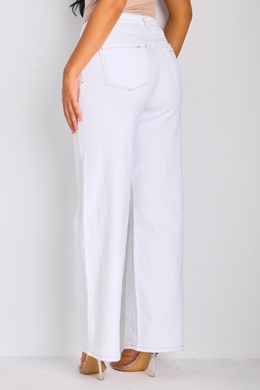 Jean long blanc à coutures beiges