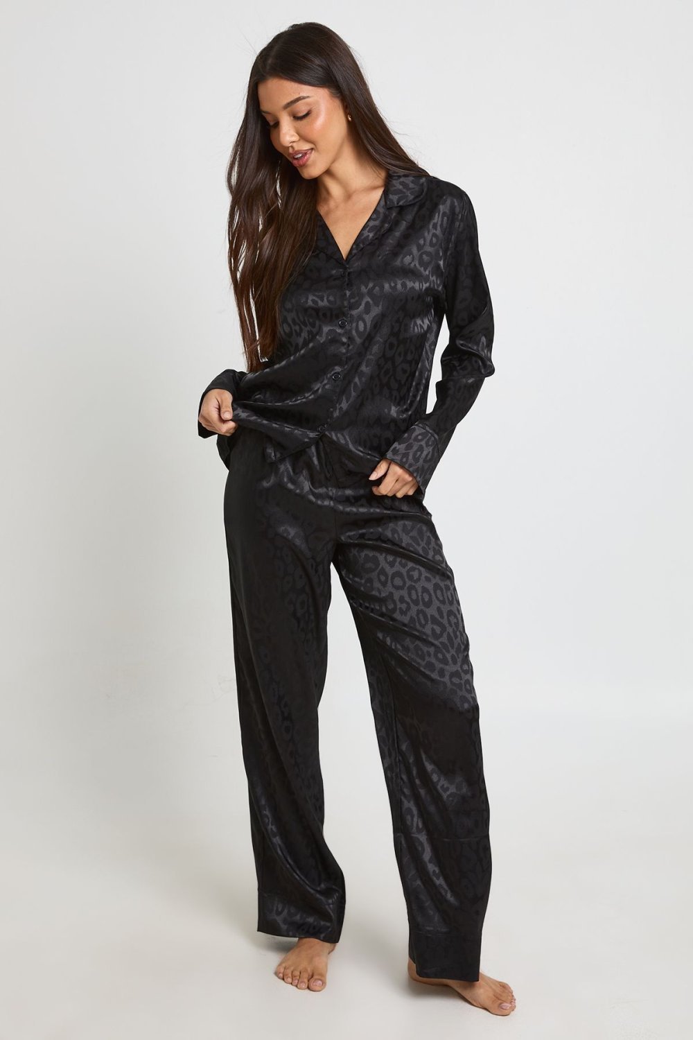 Pyjama chemise et pantalon en satin jacquard