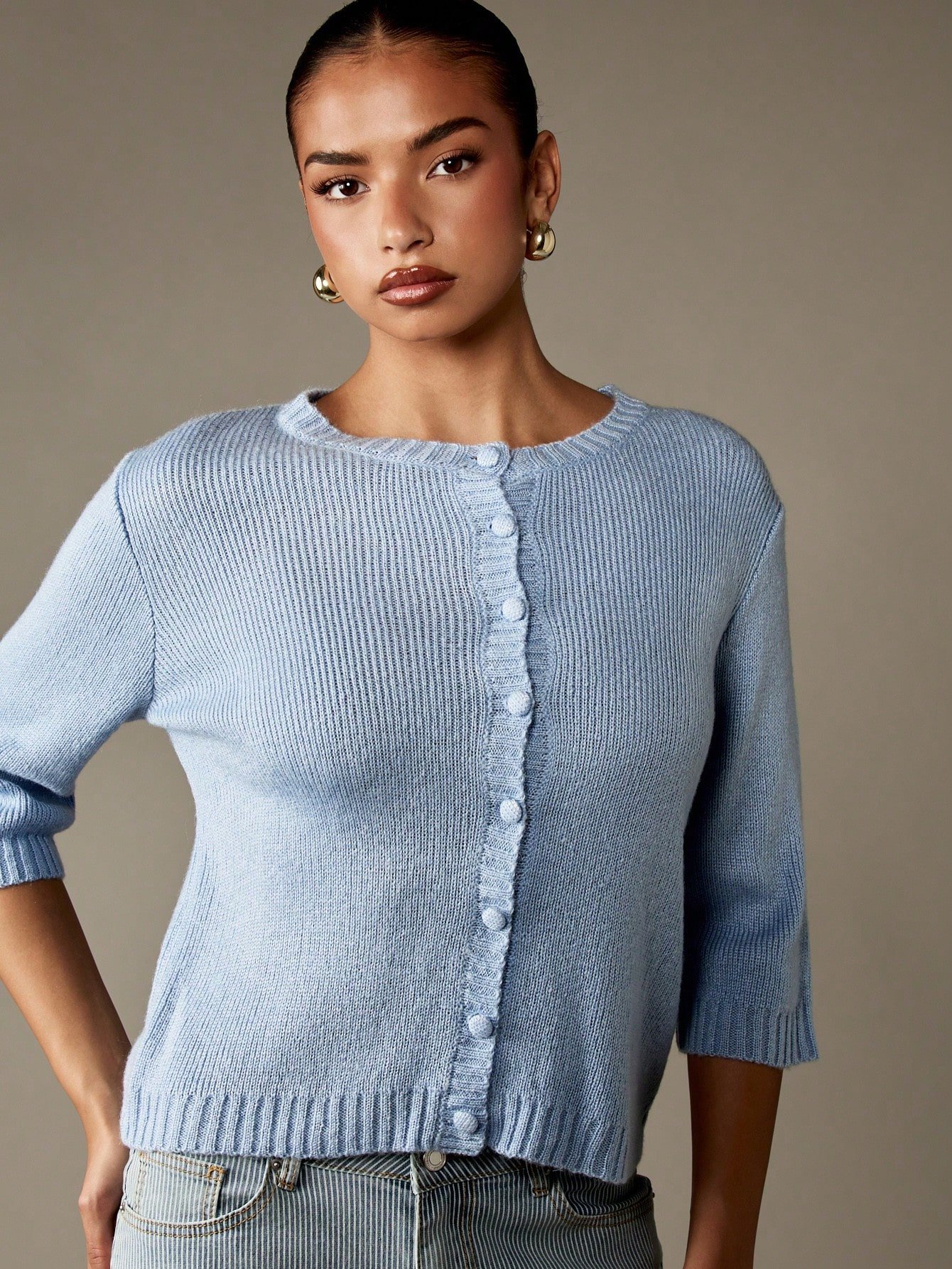 Cardigan côtelé boutonné sur le devant
