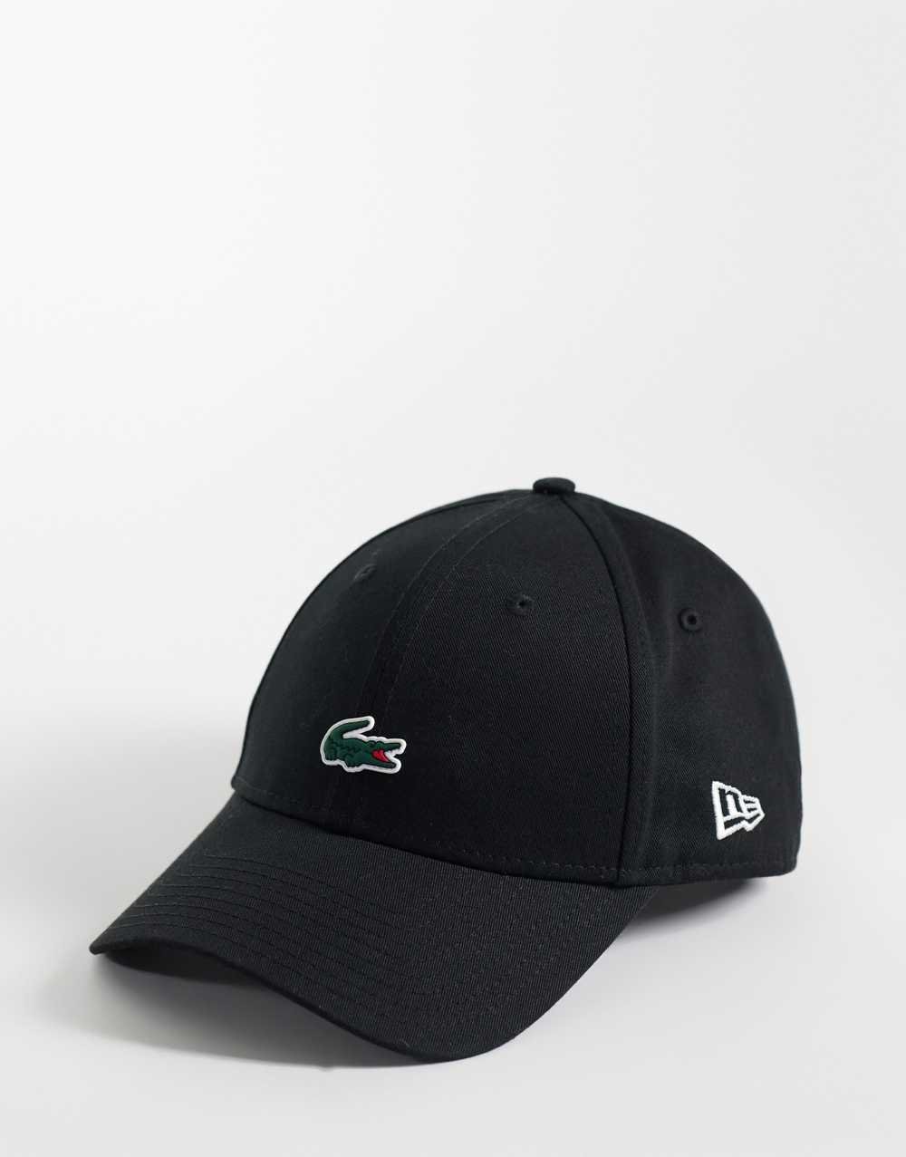 Embroidered logo cap in black