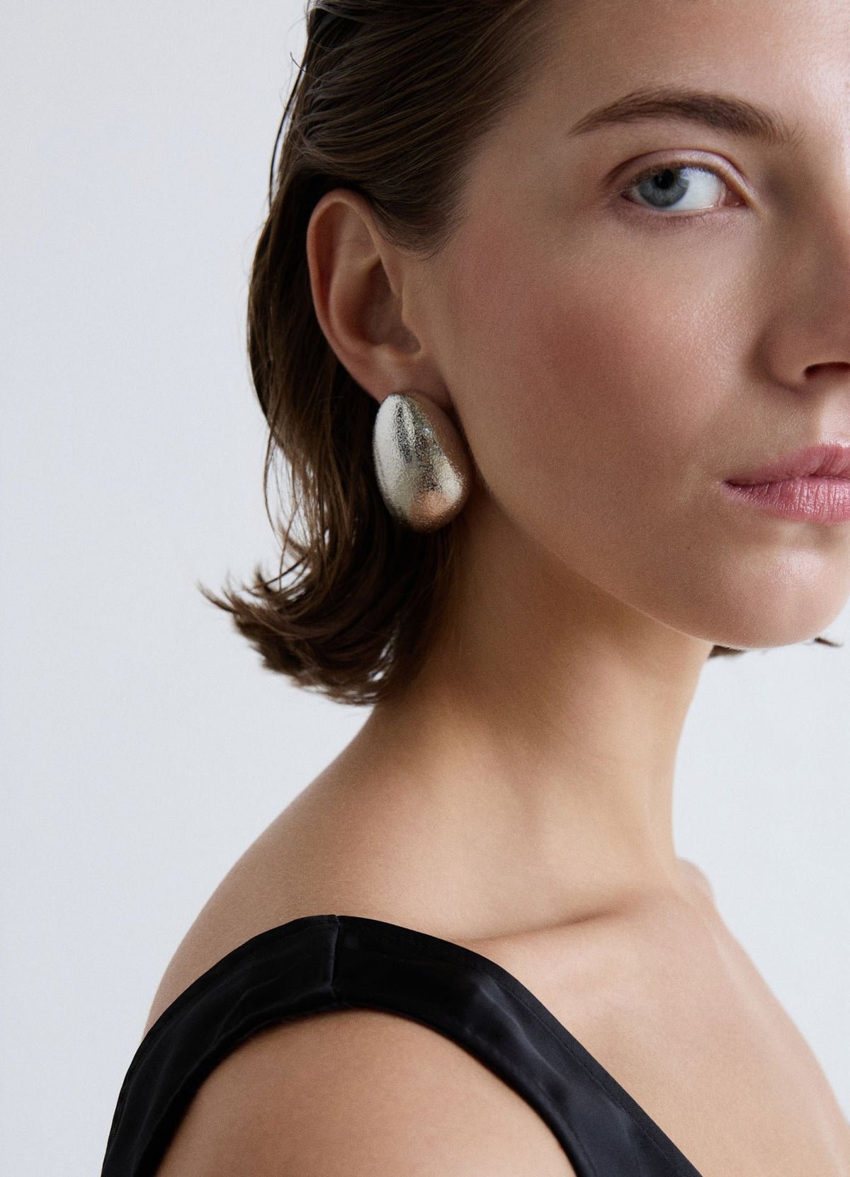 Hammered oval statement earrings