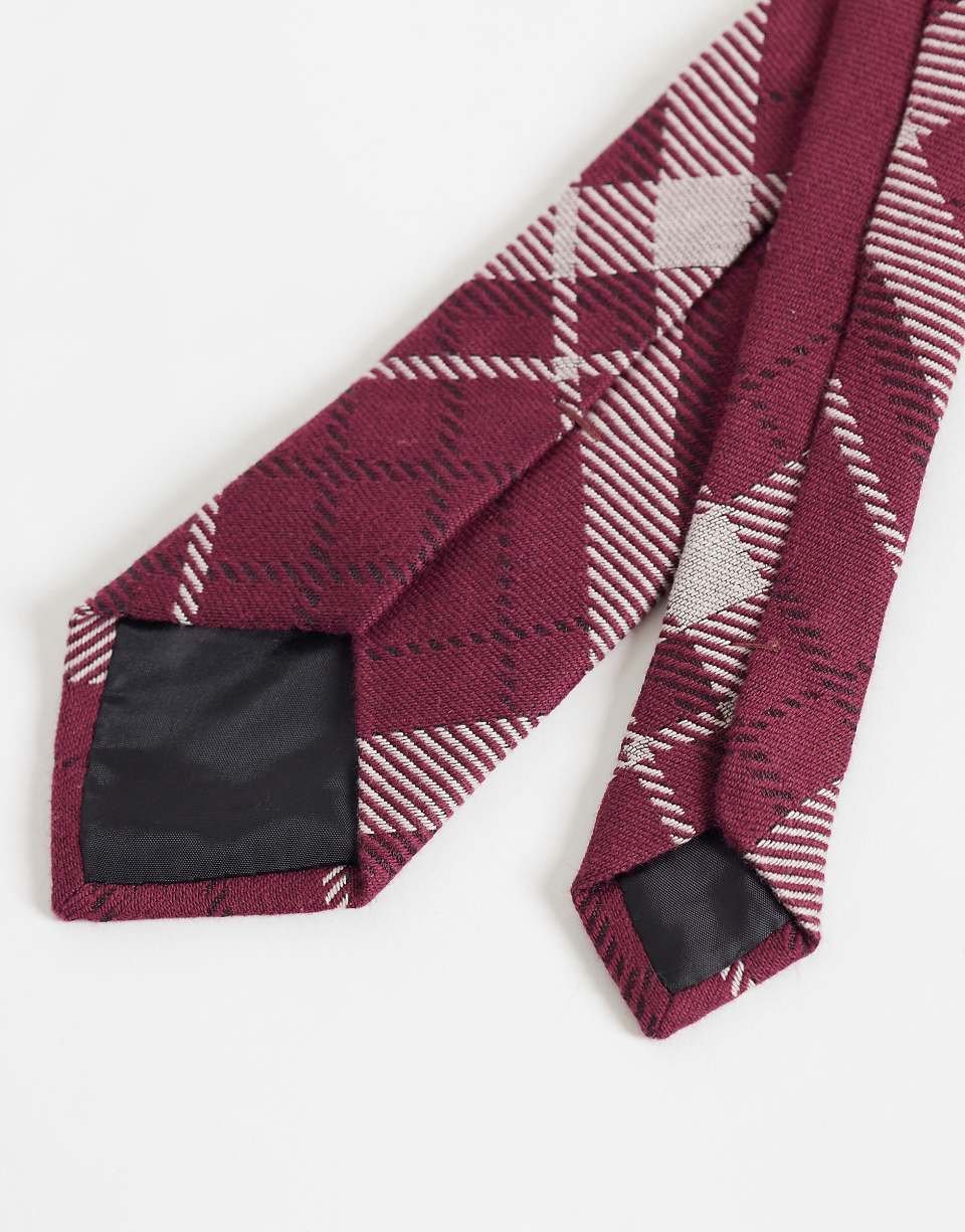 Motif à carreaux avec cravate et pochette bordeaux