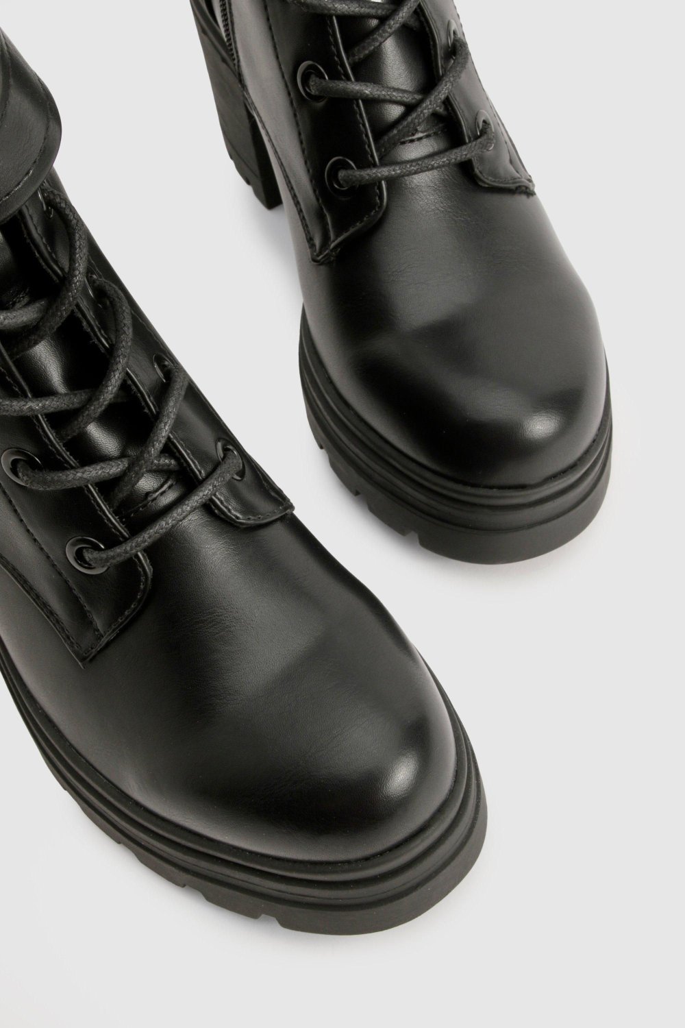 Hiker boots with buckle