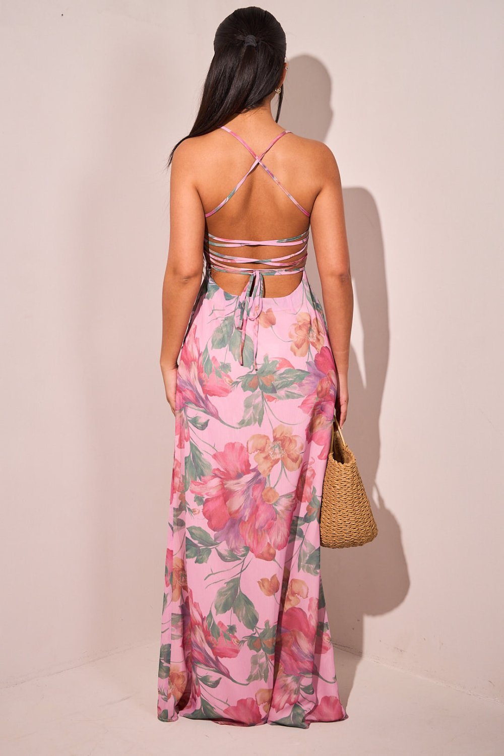 Robe mi-longue fleurie dos nu à lacets rose