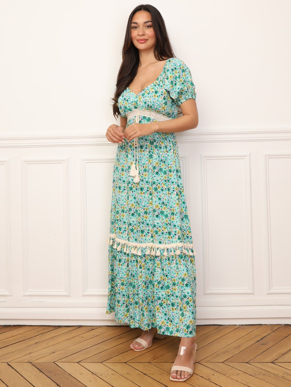Robe longue fleurie à détails crochet verte