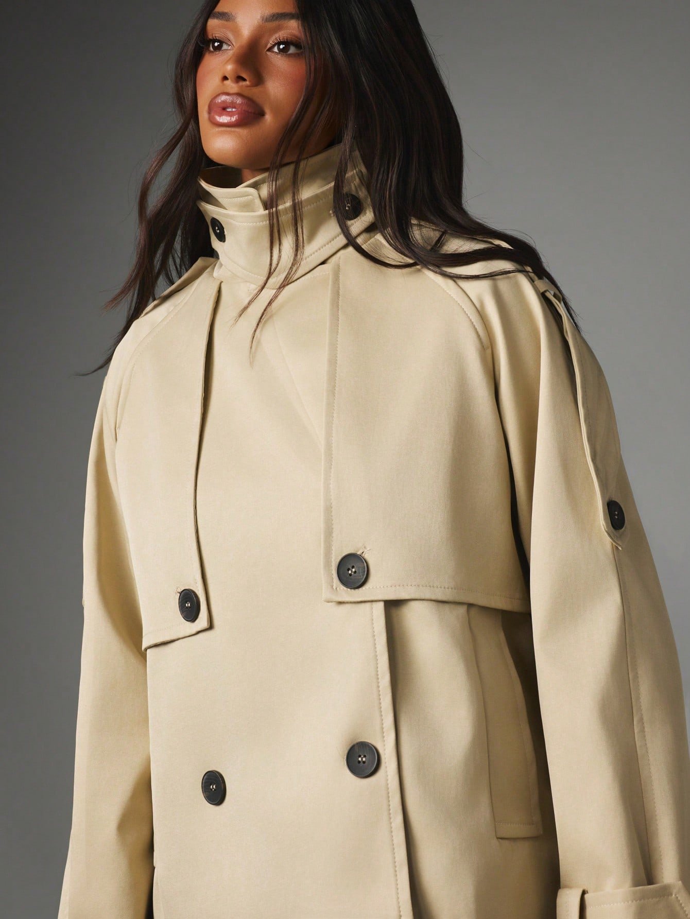 Trench-coat court croisé à revers