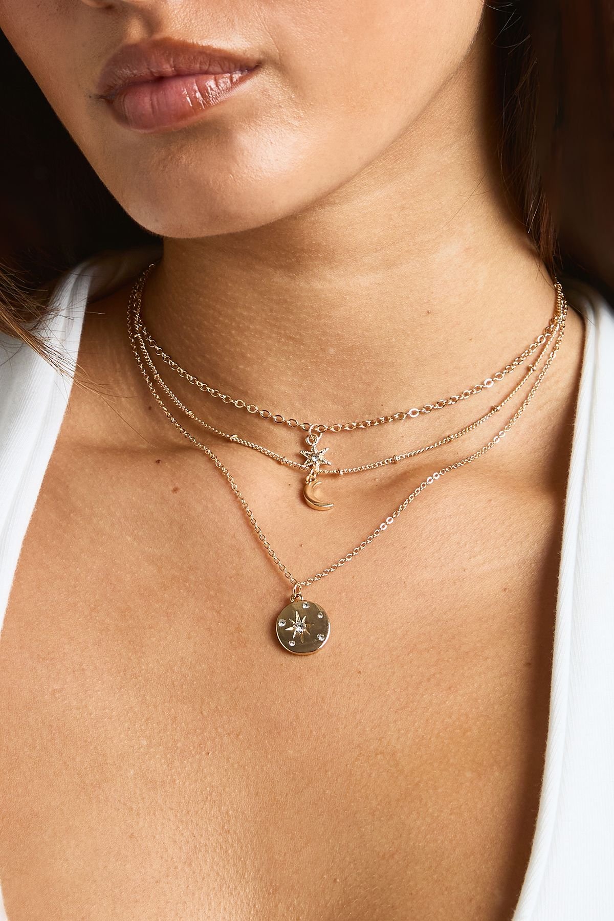 Collier tlata tbaqat b pendentifs njoum w hlal
