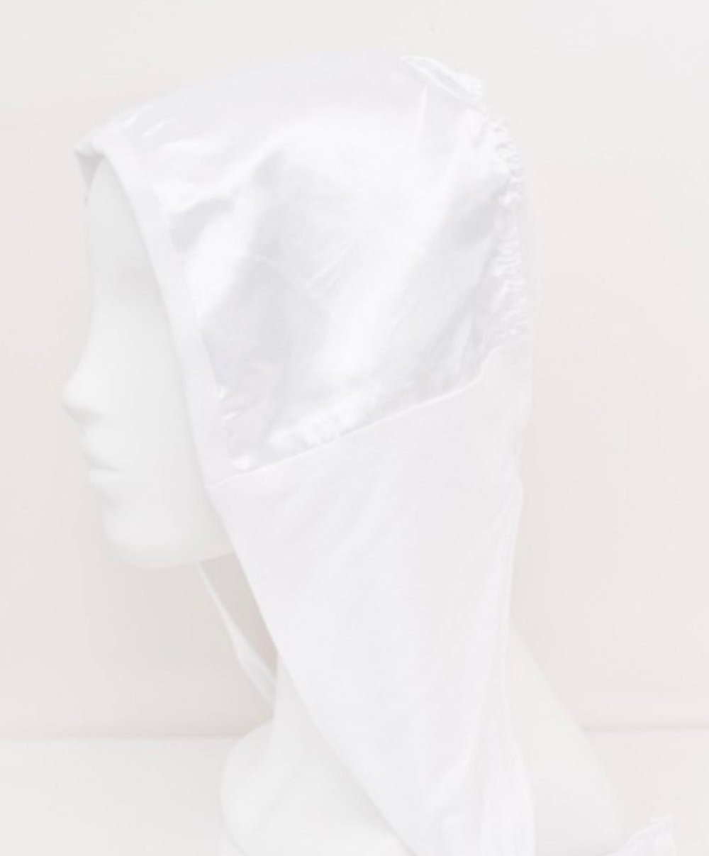 Satin-lined underscarf bonnet - White