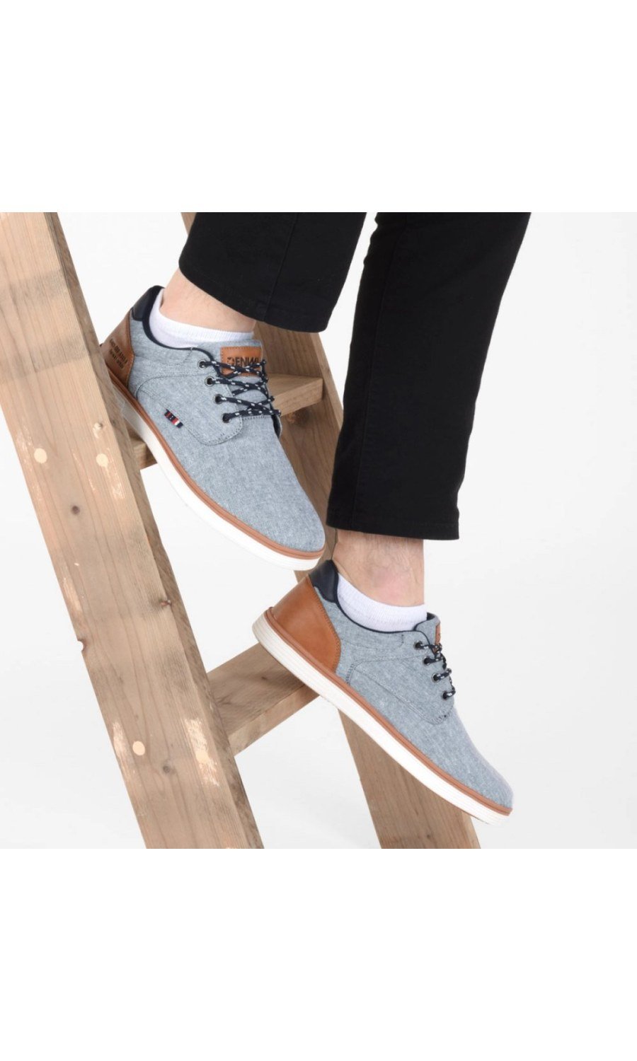 Blue canvas sneakers with two-tone sole