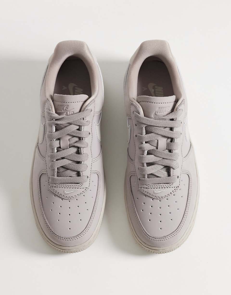 حذاء رياضي Air Force 1 Retro باللون الرمادي الفاتح