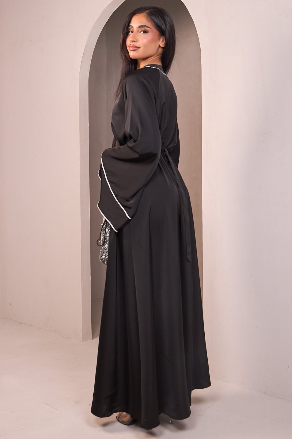 Abaya satinée b col b perles k7la