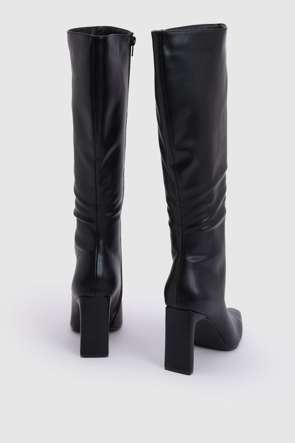 Pointed-toe flat knee-high boots