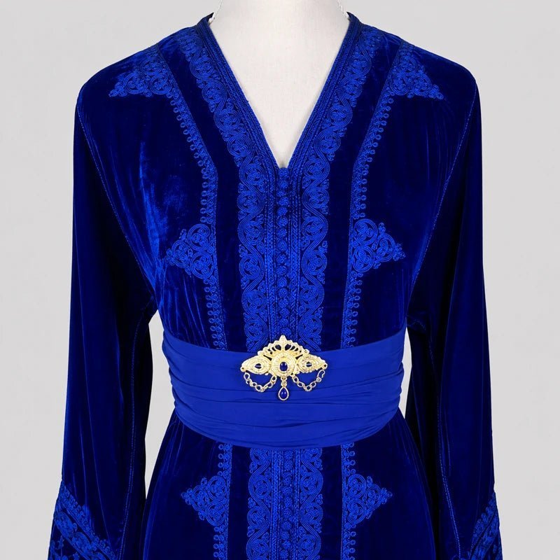 Caftan en velours brodé bleu roi