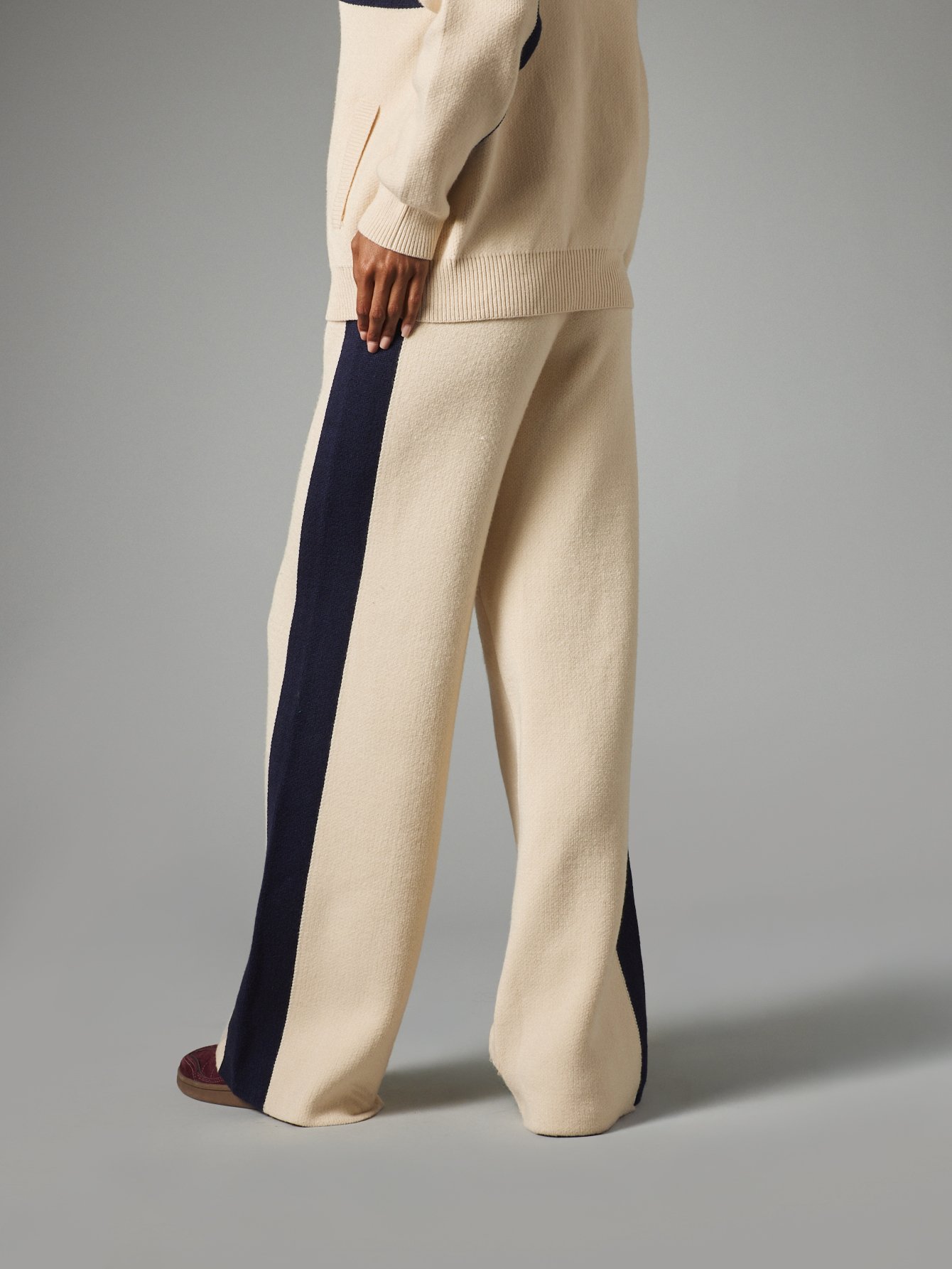 Pantalon large en maille à bande latérale