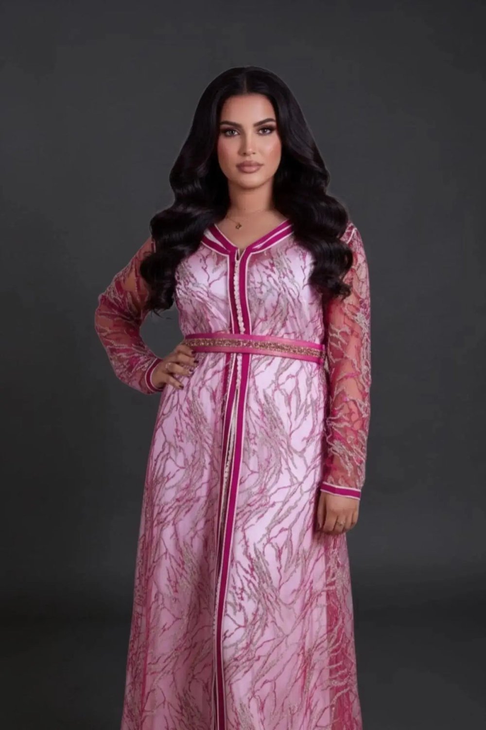Fuchsia lace and white satin takchita