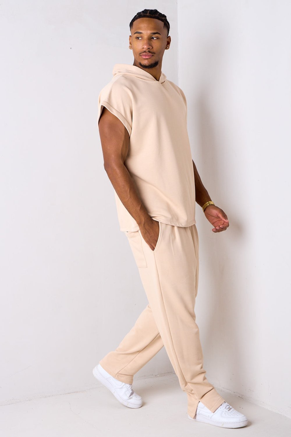 Ensemble débardeur à capuche et pantalon beige