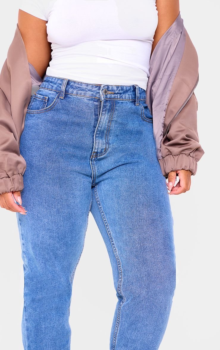 Mid blue high-waisted mom jeans - Plus size