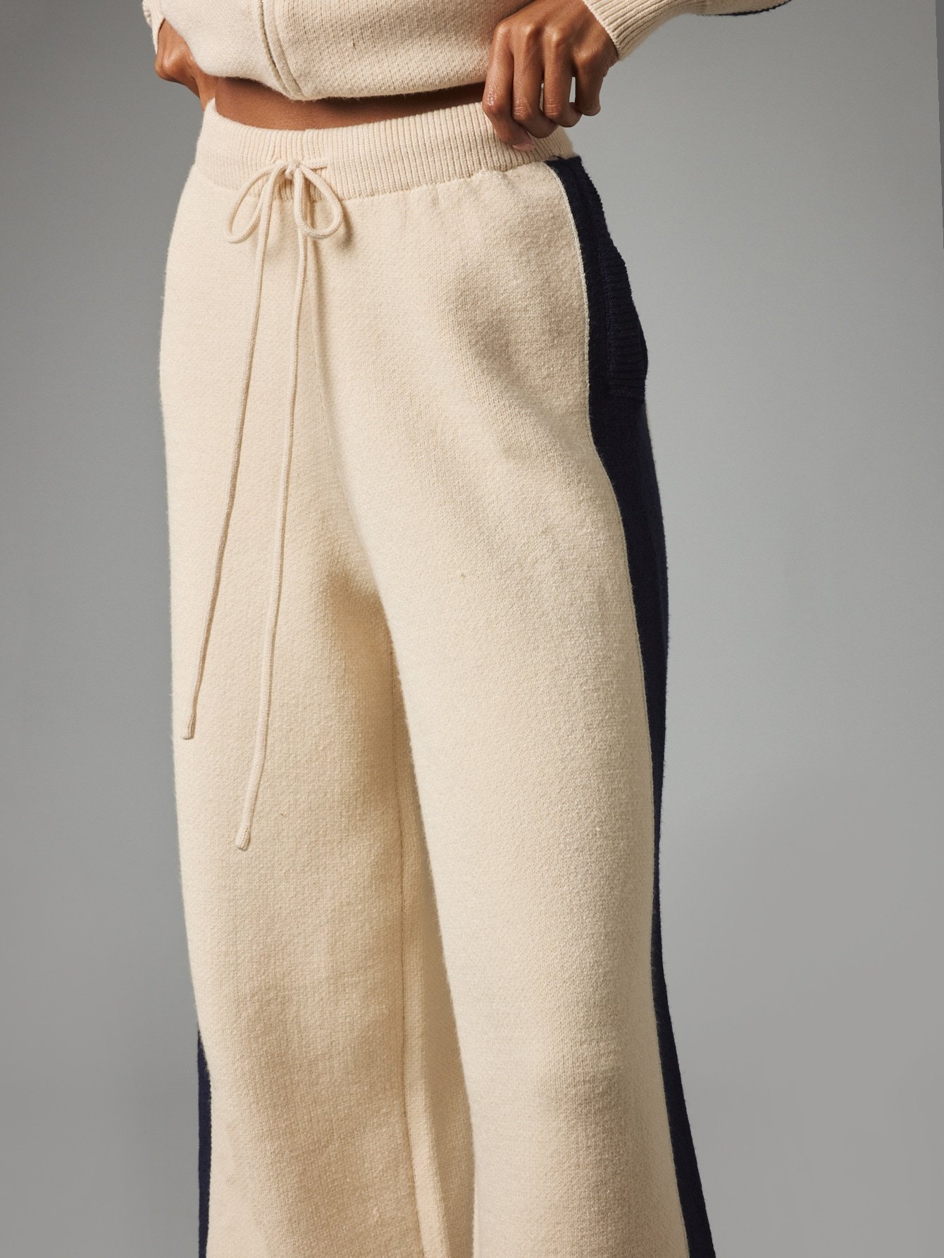 Pantalon large en maille à bande latérale