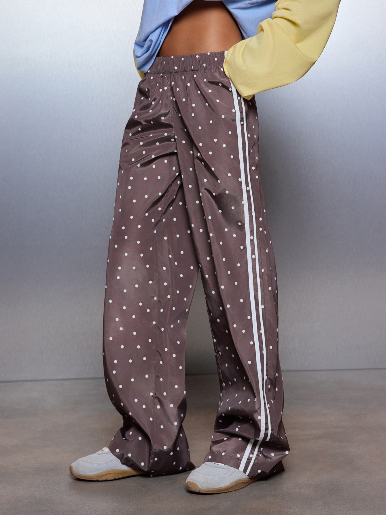 Pantalon Large À Pois Avec Bande Latérale