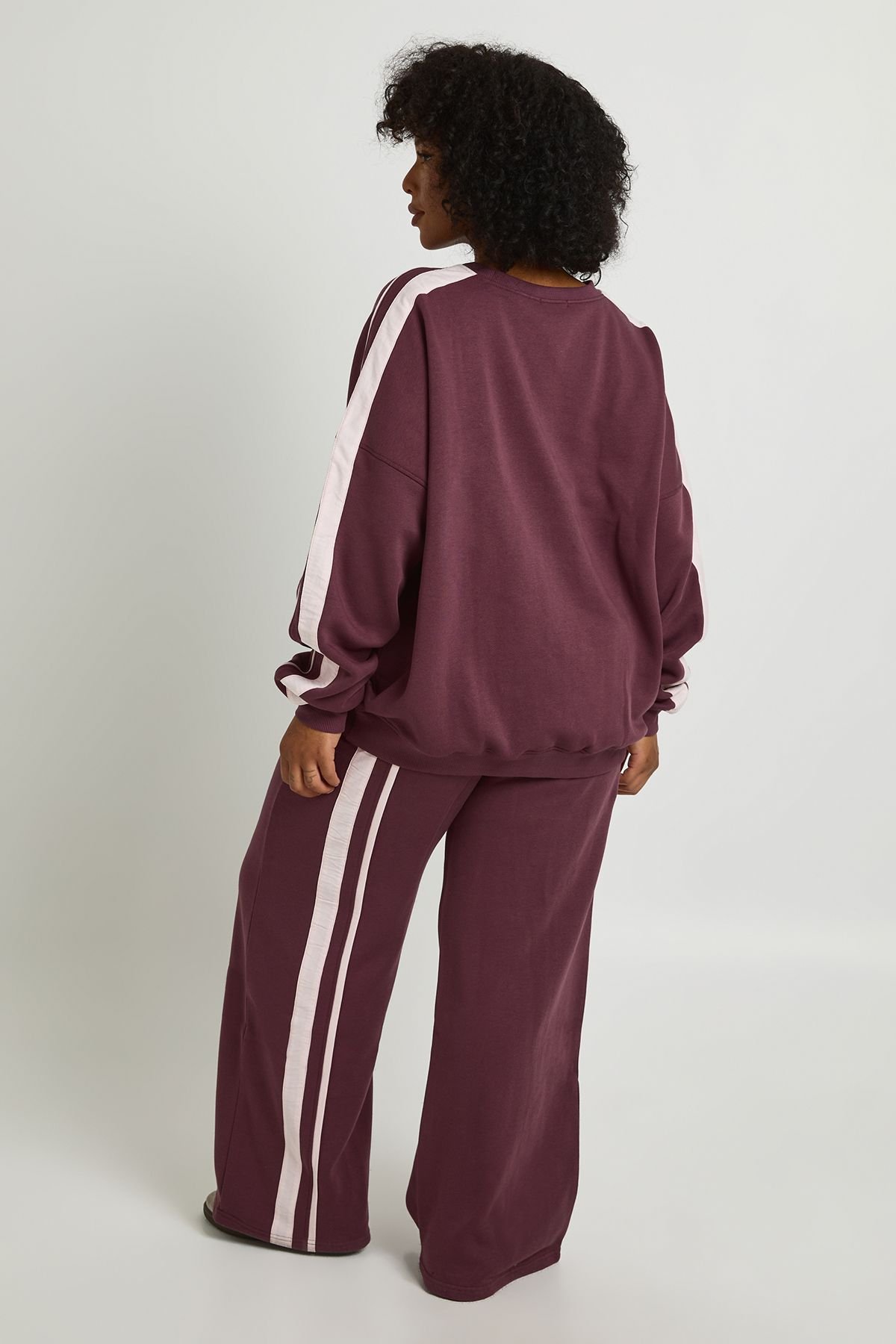 Straight-leg joggers with stripe detail - Plus size