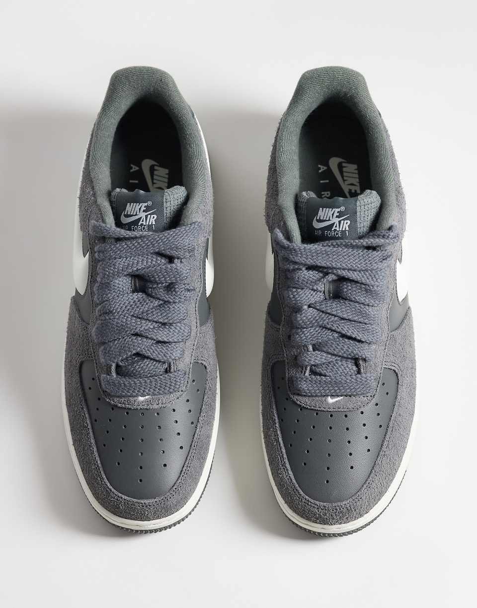 Air Force 1 '07 LV8 trainers in grey and white