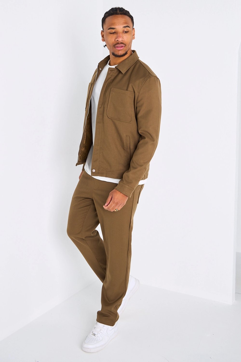 Ensemble veste col rabattu et pantalon kaki