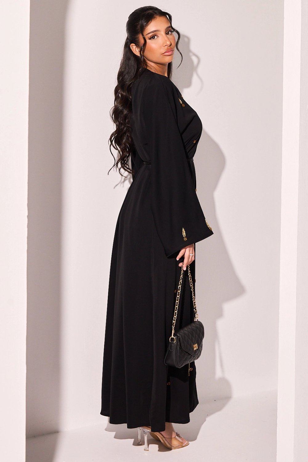 Abaya k7la b strass dorés snabel w wrud