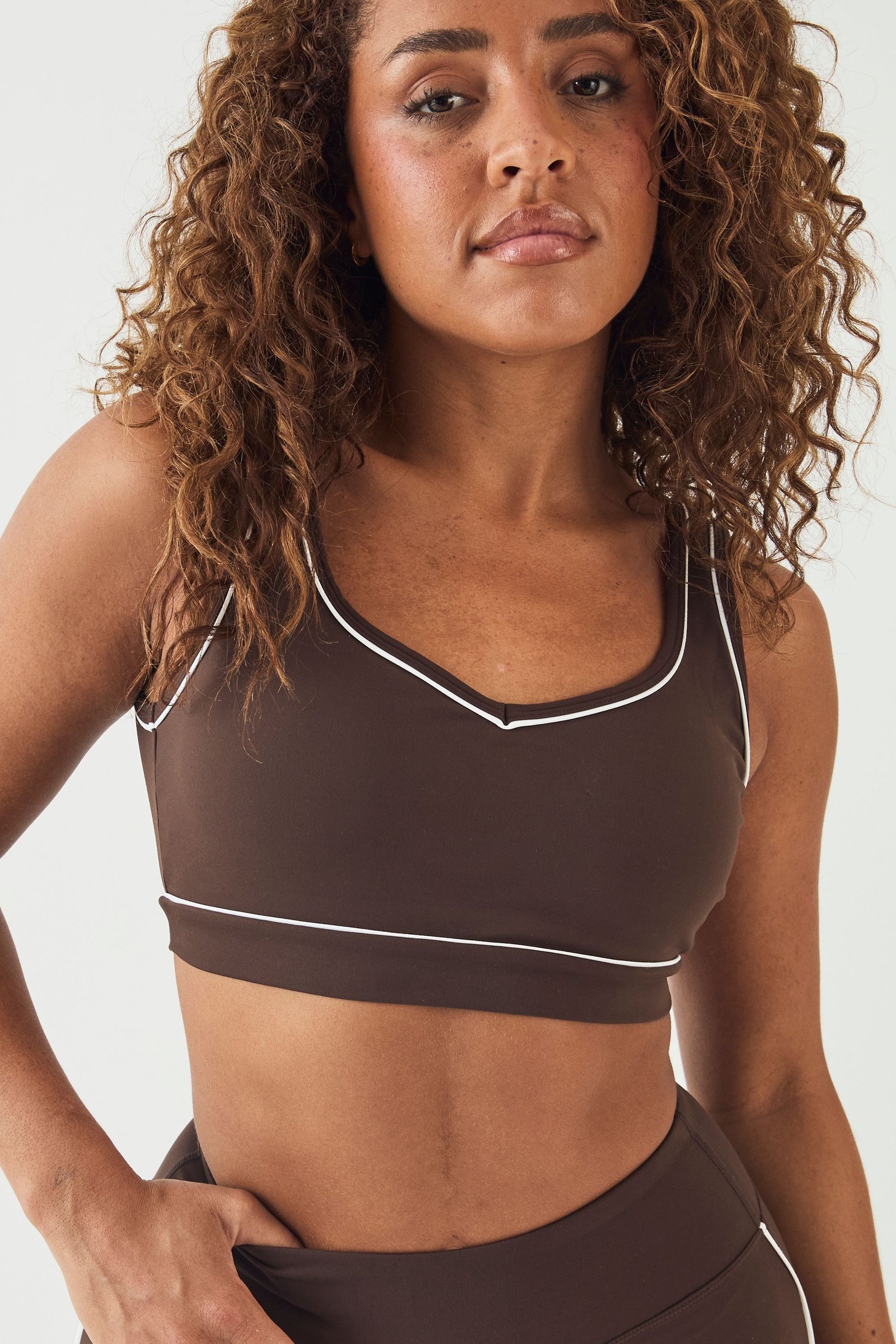 Contrast piping sports bra