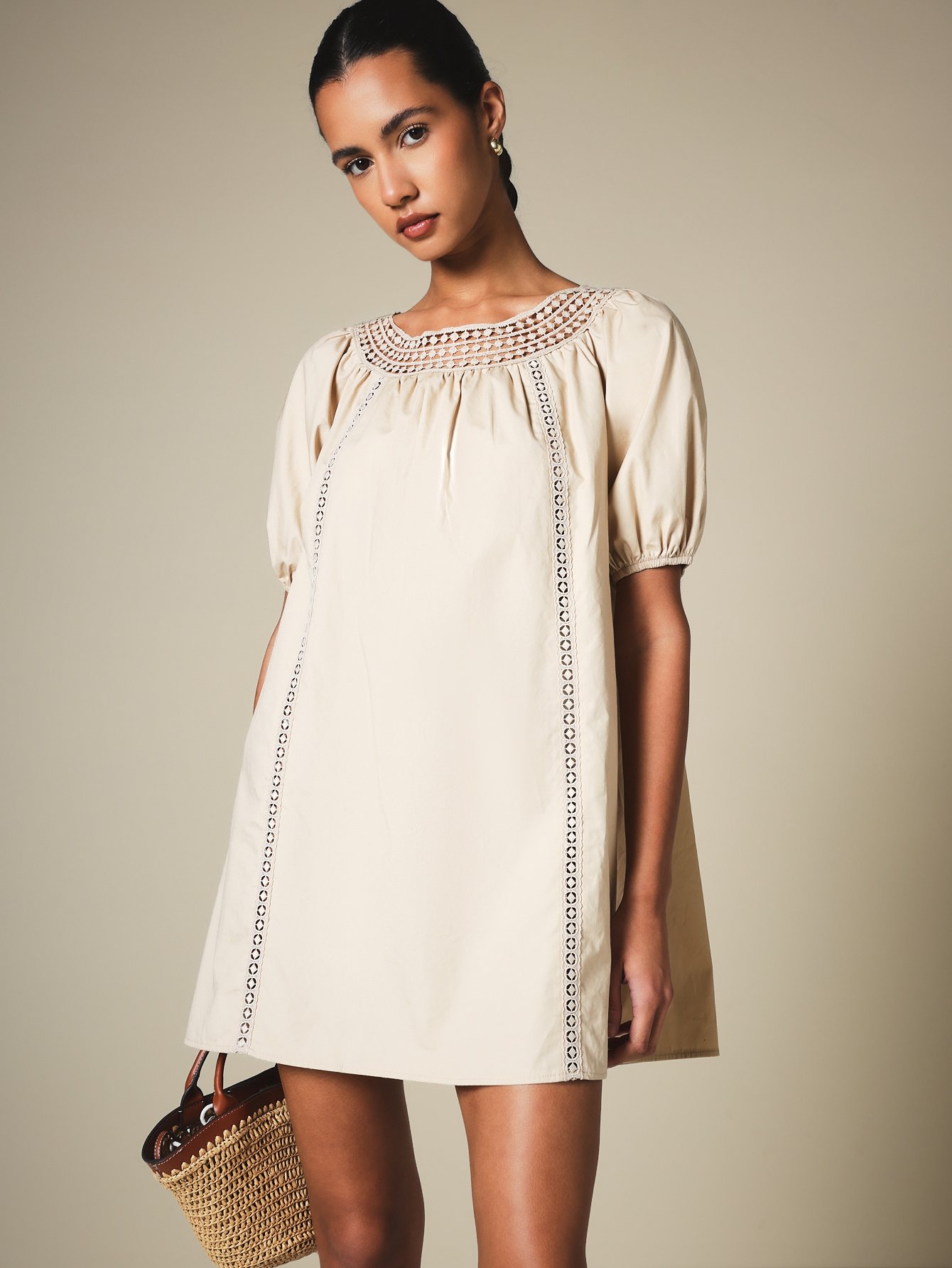 Robe courte bohème à manches bouffantes et crochet