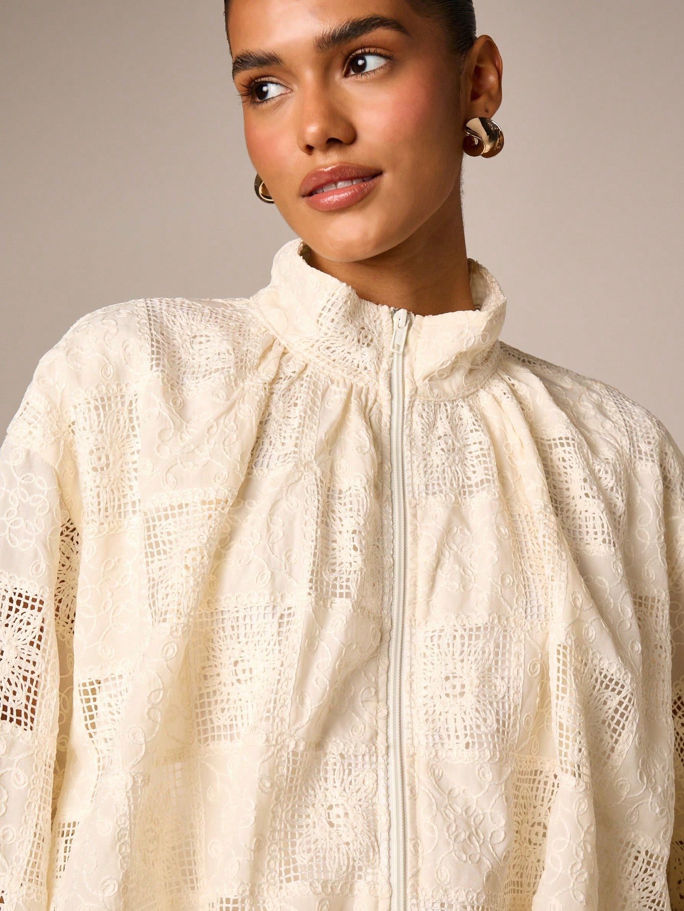 Veste zippée à ourlet en dentelle et manches ballon
