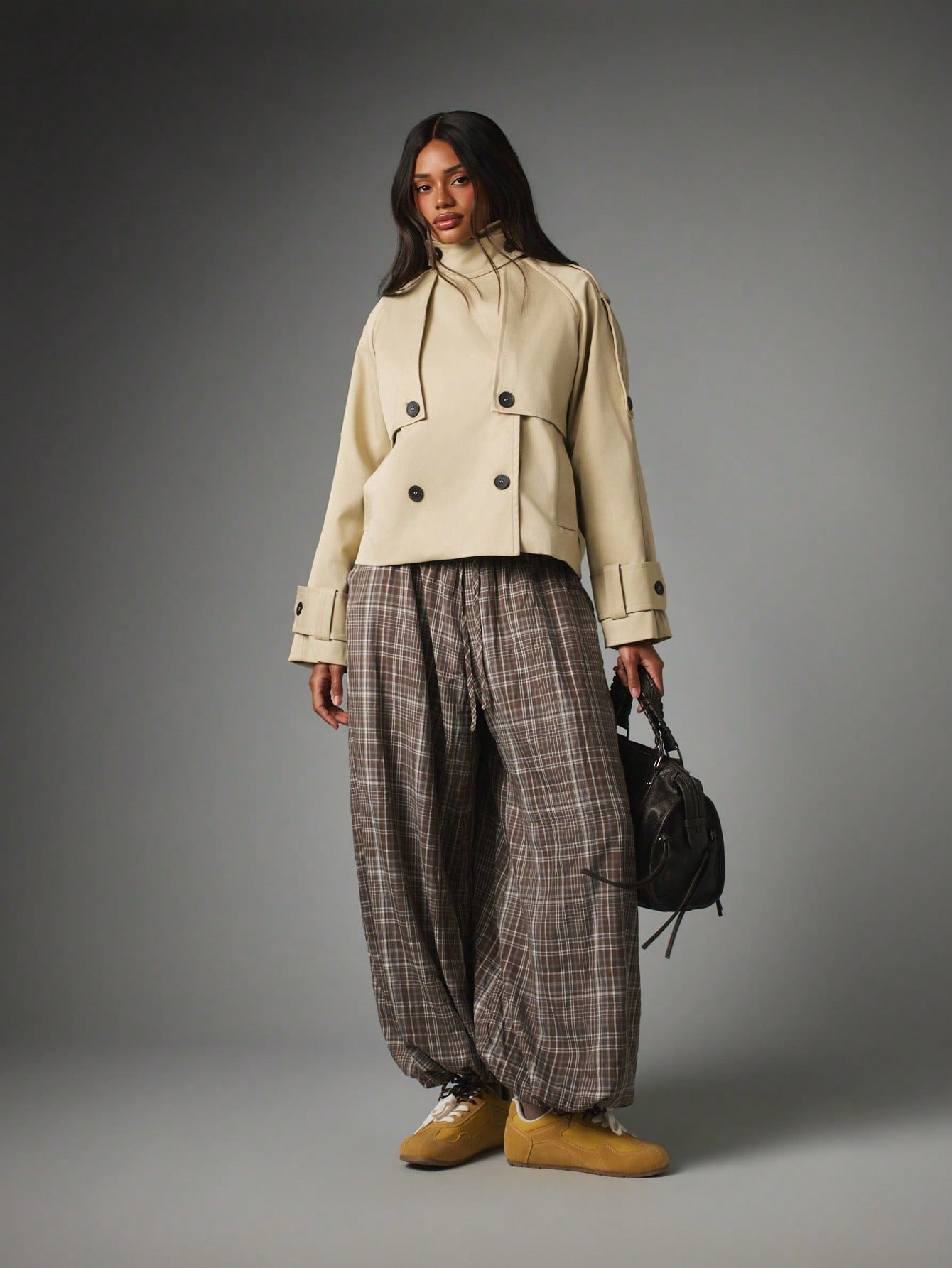 Trench-coat court croisé à revers