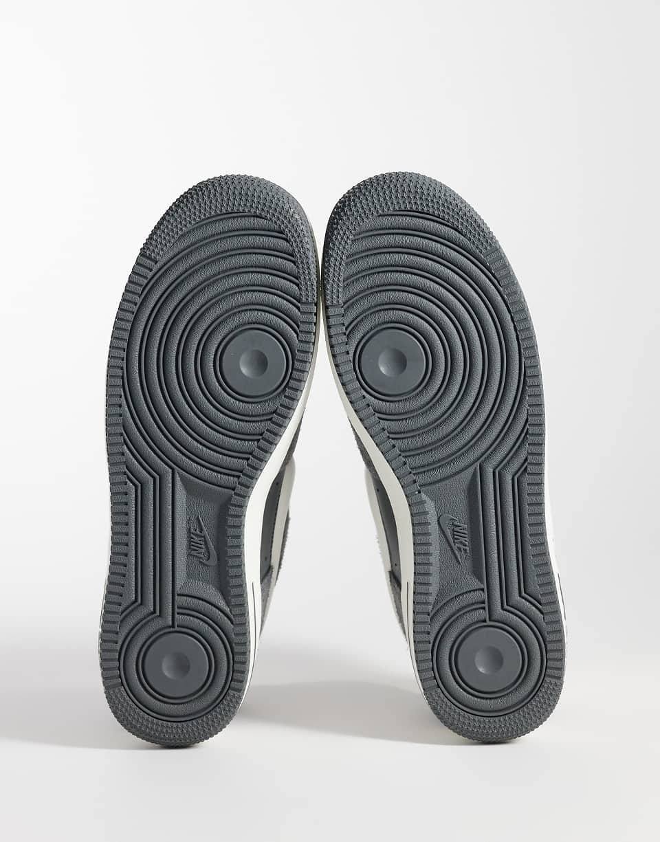 Air Force 1 '07 LV8 trainers in grey and white