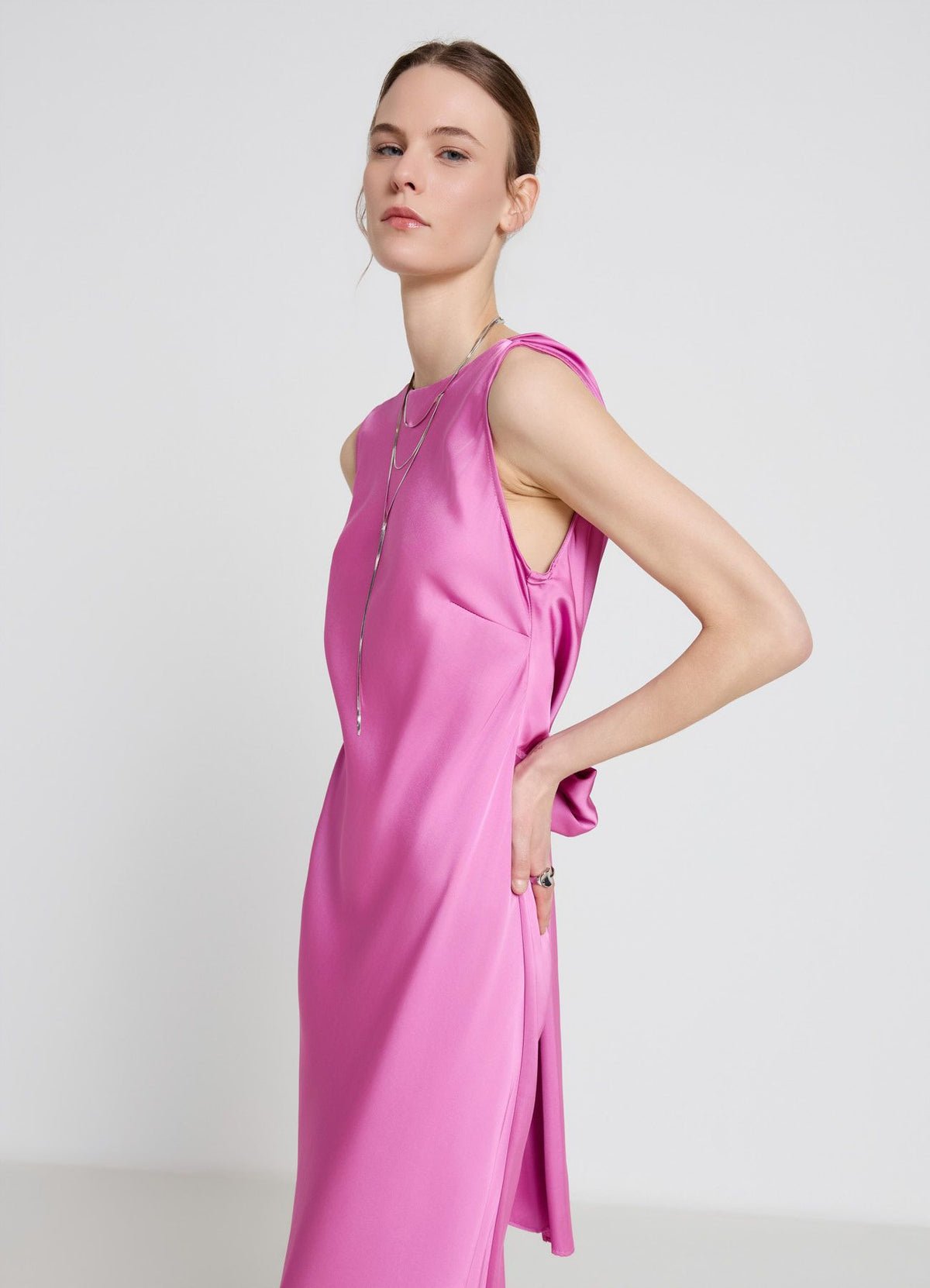 Robe twila satin dher meftouh b noeud