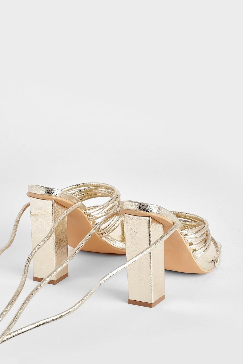 Sandales à talons carrés larges avec multiples brides