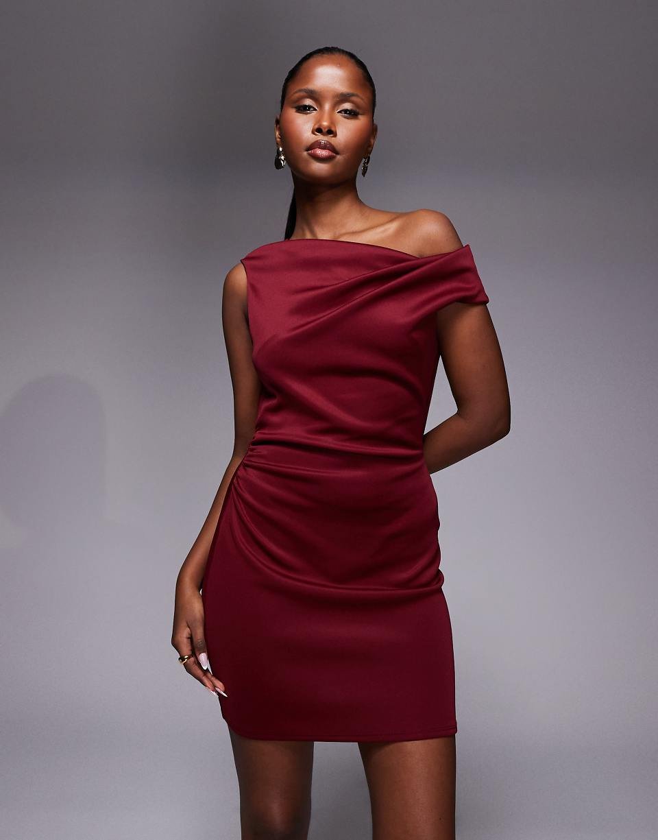 Robe courte sculptante à épaules dénudées