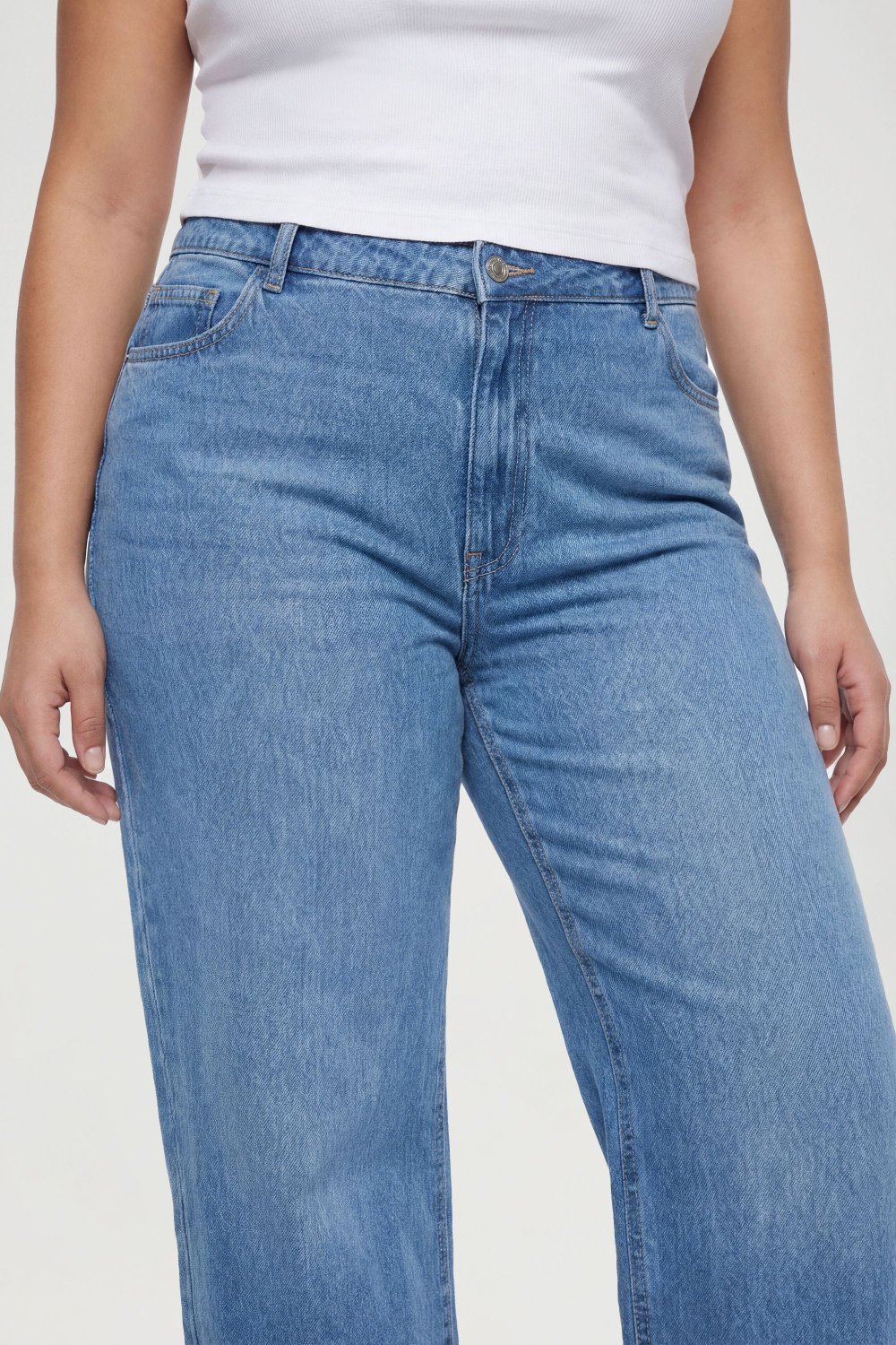 Mid blue high-waisted boyfriend jeans - Plus size